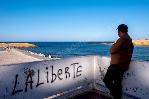 Sur la corniche de Monastir les mots et slogans des jeunes vont tous dans le meme sens, liberté et avenir. 