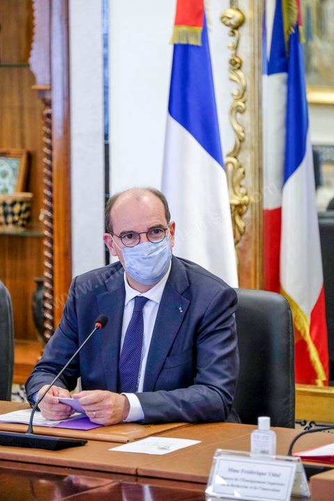 3 juin 2021 : rencontre entre Hichem Mechichi, chef du gouvernement tunisien et Jean CASTEX, Premier ministre, dans le cadre de sa visite à Tunis à l’occasion du 3ème Haut Conseil de Coopération franco-tunisien, accompagné de M. Jean-Yves LE DRIAN, ministre de l'Europe et des Affaires étrangères, de Mme Frédérique VIDAL, ministre de l'Enseignement supérieur, de la Recherche et de l'Innovation, de M. Jean-Baptiste DJEBBARI, ministre délégué auprès de la ministre de la Transition écologique, chargé des Transports, de M. Alain GRISET, ministre délégué auprès du ministre de l’Économie, des Finances et de la Relance, chargé des Petites et Moyennes Entreprises. POOL