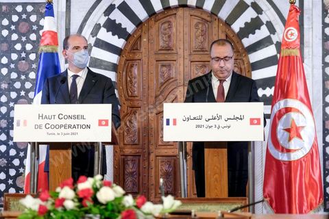 3 juin 2021 : Signateure contrats et déclaration presse lors de la rencontre entre Hichem Mechichi, chef du gouvernement tunisien et Jean CASTEX, Premier ministre, dans le cadre de sa visite à Tunis à l’occasion du 3ème Haut Conseil de Coopération franco-tunisien, accompagné de M. Jean-Yves LE DRIAN, ministre de l'Europe et des Affaires étrangères, de Mme Frédérique VIDAL, ministre de l'Enseignement supérieur, de la Recherche et de l'Innovation, de M. Jean-Baptiste DJEBBARI, ministre délégué auprès de la ministre de la Transition écologique, chargé des Transports, de M. Alain GRISET, ministre délégué auprès du ministre de l’Économie, des Finances et de la Relance, chargé des Petites et Moyennes Entreprises. POOL