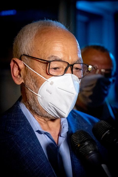 25 juillet 2021 : Déclaration de Rached Ghannouchi devant le siège du parti islamiste Ennahdha "Saïd a entamé un couo d'état" et a appelé ses partisans à manifester dès demain pour récupérer le pouvoir suite aux déclarations de Kais Saied. Le Président de la République Kaïs Saïed a réuni, ce soir, de façon urgente, les dirigeants et hauts cadres sécuritaires et militaires, où  il a annoncé la prise de plusieurs décisions "conformément à la constitution" dont les principales sont le gel du parlement et de toutes ses activités, le limogeage du chef du gouvernement, la dissolution du gouvernement et le président de la République va désigner un nouveau chef du gouvernement et les membres du gouvernement ...