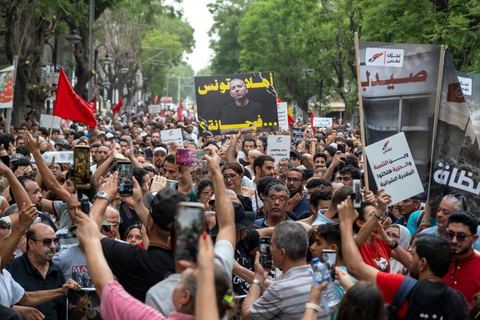 July 25, 2026: Five years after Kais Saied’s coup, the country is slowly sinking, the people and the economy are being drained, and the government remains stuck in its inability to find solutions—as evidenced by the past 10 days, during which Tunisia experienced one of its worst heat waves and an electricity crisis, with outages lasting several hours and days across the entire country. On this day—which marks both Republic Day and the anniversary of the incumbent president’s seizure of all powers—nearly 2,000 protesters took to the streets in Tunis, chanting slogans and making gestures from the 2011 revolution: “Get out!” and “Game Over” ...