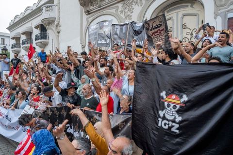 July 25, 2026: Five years after Kais Saied’s coup, the country is slowly sinking, the people and the economy are being drained, and the government remains stuck in its inability to find solutions—as evidenced by the past 10 days, during which Tunisia experienced one of its worst heat waves and an electricity crisis, with outages lasting several hours and days across the entire country. On this day—which marks both Republic Day and the anniversary of the incumbent president’s seizure of all powers—nearly 2,000 protesters took to the streets in Tunis, chanting slogans and making gestures from the 2011 revolution: “Get out!” and “Game Over” ...