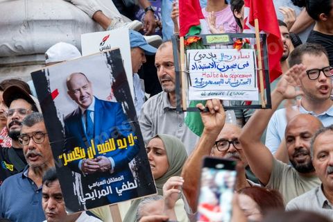 July 25, 2026: Five years after Kais Saied’s coup, the country is slowly sinking, the people and the economy are being drained, and the government remains stuck in its inability to find solutions—as evidenced by the past 10 days, during which Tunisia experienced one of its worst heat waves and an electricity crisis, with outages lasting several hours and days across the entire country. On this day—which marks both Republic Day and the anniversary of the incumbent president’s seizure of all powers—nearly 2,000 protesters took to the streets in Tunis, chanting slogans and making gestures from the 2011 revolution: “Get out!” and “Game Over” ...
