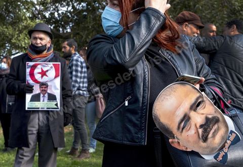 6 février 2022 : 9 ans après l'assassinat de Chokri Belaïd, un petit millier de partisans principalement de gauche se sont rassemblés à la place des Droits de l'Homme à Tunis pour commémorer la mort du militant politique. Malgrè l'interdiction de manifester conjointement mis en place avec le couvre feu nocturne dans le cadre  du protocole Covid imposé par le Président Kais Saied, la veille au soir, le président autorisé ces regroupements ainsi que la manifestation de ses partisans devant le Conseil Supérieur de la Magsitrature qu'il a dissout dans la nuit. 