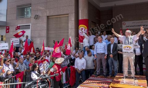 16 juin 2022 : rassemblement syndical ce matin devant le siège de l’UGTT à Tunis, avec le discours de son secrétaire général, Noureddine Taboubi en ce jour de grève générale dans la fonction publique. La grève de 24h largement suivie est une pression forte de l'UGTT contre Saied et son gouvernement pour négocier de nouveaux accords salariaux et « corriger le pouvoir d’achat » des Tunisiens.