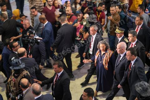 18 novembre 2022, à Djerba en Tunisie, visite du Président de la République tunisienne M. Kais Saied au village de la Francophonie installé dans le Parc Djerba Explore. Bain de foule et visite de l'exposition de calligraphie en compagnie du maitre calligraphe tunisien Nja Mahdaoui et de la ministre des affaires culturelles Mme Hayet Ketat Guermazi.  