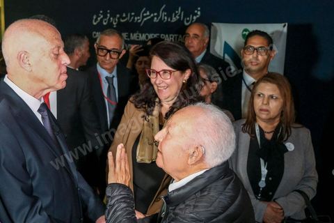 18 novembre 2022, à Djerba en Tunisie, visite du Président de la République tunisienne M. Kais Saied au village de la Francophonie installé dans le Parc Djerba Explore. Bain de foule et visite de l'exposition de calligraphie en compagnie du maitre calligraphe tunisien Nja Mahdaoui et de la ministre des affaires culturelles Mme Hayet Ketat Guermazi.  