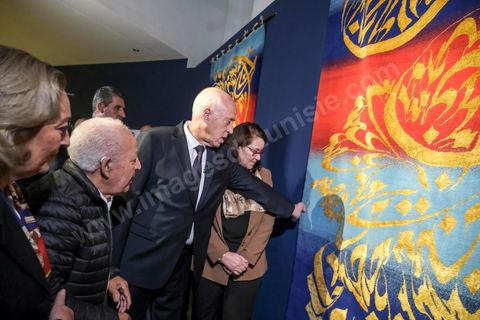 18 novembre 2022, à Djerba en Tunisie, visite du Président de la République tunisienne M. Kais Saied au village de la Francophonie installé dans le Parc Djerba Explore. Bain de foule et visite de l'exposition de calligraphie en compagnie du maitre calligraphe tunisien Nja Mahdaoui et de la ministre des affaires culturelles Mme Hayet Ketat Guermazi.  