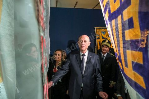 18 novembre 2022, à Djerba en Tunisie, visite du Président de la République tunisienne M. Kais Saied au village de la Francophonie installé dans le Parc Djerba Explore. Bain de foule et visite de l'exposition de calligraphie en compagnie du maitre calligraphe tunisien Nja Mahdaoui et de la ministre des affaires culturelles Mme Hayet Ketat Guermazi.  