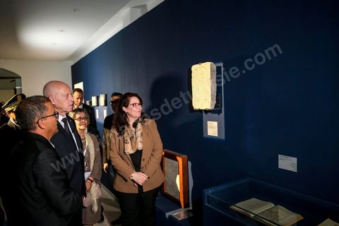 18 novembre 2022, à Djerba en Tunisie, visite du Président de la République tunisienne M. Kais Saied au village de la Francophonie installé dans le Parc Djerba Explore. Bain de foule et visite de l'exposition de calligraphie en compagnie du maitre calligraphe tunisien Nja Mahdaoui et de la ministre des affaires culturelles Mme Hayet Ketat Guermazi.  
