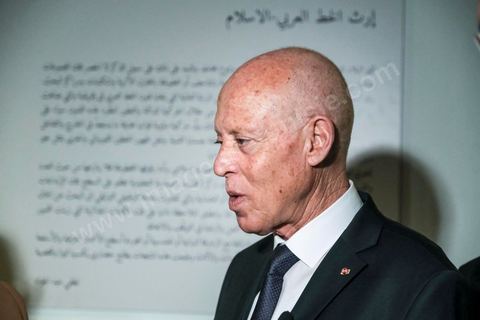 18 novembre 2022, à Djerba en Tunisie, visite du Président de la République tunisienne M. Kais Saied au village de la Francophonie installé dans le Parc Djerba Explore. Bain de foule et visite de l'exposition de calligraphie en compagnie du maitre calligraphe tunisien Nja Mahdaoui et de la ministre des affaires culturelles Mme Hayet Ketat Guermazi.  