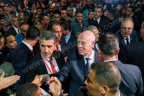 18 novembre 2022, à Djerba en Tunisie, visite du Président de la République tunisienne M. Kais Saied au village de la Francophonie installé dans le Parc Djerba Explore. Bain de foule et visite de l'exposition de calligraphie en compagnie du maitre calligraphe tunisien Nja Mahdaoui et de la ministre des affaires culturelles Mme Hayet Ketat Guermazi.  