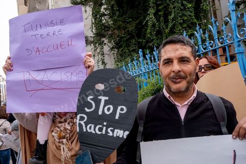 25 février 2023 : manifestation de soutien aux migrants et contre le racisme à l'appel de la société civile suite aux propos de Kais Saied, Président de la Tunisie, contre les migrants subsahariens en Tunisie. Kaïs Saïed avait provoqué la stupeur le 21 février en prônant des « mesures urgentes » contre l’immigration clandestine de ressortissants de pays d’Afrique subsaharienne, affirmant que leur présence en Tunisie était source de « violence, de crimes et d’actes inacceptables », et qu'ils cherchaient à coloniser la Tunisie et menaçaient l'identité arabo-musulmane, des propos dénoncés par des ONG et l'Union Africaine. Ces propos n'ont fait que renforcer les agressions contre cette communauté et enclenché officiellement une vague d'arrestations dans tout le pays. Les manifestants ont scandé plusieurs slogans afin d'exprimer leur solidarité avec les migrants et d’appeler à la régularisation de la situation de ceux qui se trouvent en situation irrégulière.