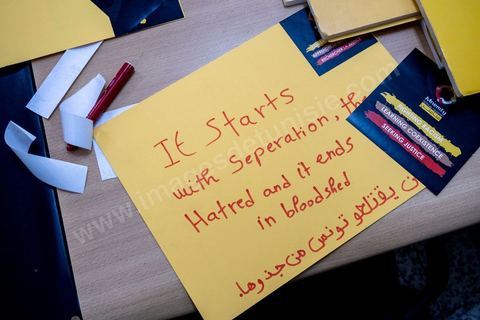 25 février 2023 : manifestation de soutien aux migrants et contre le racisme à l'appel de la société civile suite aux propos de Kais Saied, Président de la Tunisie, contre les migrants subsahariens en Tunisie. Kaïs Saïed avait provoqué la stupeur le 21 février en prônant des « mesures urgentes » contre l’immigration clandestine de ressortissants de pays d’Afrique subsaharienne, affirmant que leur présence en Tunisie était source de « violence, de crimes et d’actes inacceptables », et qu'ils cherchaient à coloniser la Tunisie et menaçaient l'identité arabo-musulmane, des propos dénoncés par des ONG et l'Union Africaine. Ces propos n'ont fait que renforcer les agressions contre cette communauté et enclenché officiellement une vague d'arrestations dans tout le pays. Les manifestants ont scandé plusieurs slogans afin d'exprimer leur solidarité avec les migrants et d’appeler à la régularisation de la situation de ceux qui se trouvent en situation irrégulière.