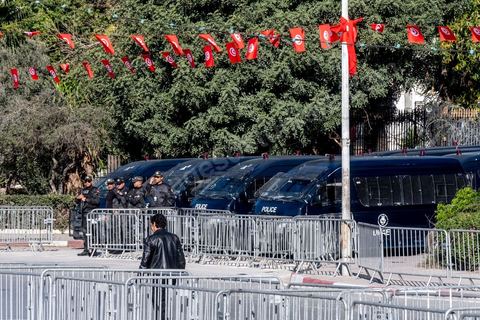13 mars 2023 : Première séance plénière de la nouvelle Assemblée Nationale tunisienne, suite aux éléections législatives de décembre 2022 et après la suspension puis la dissolution de l'ancienne assemblée par le Président Kais Saied le 25 juuillet 2021. Cette séance inaugurale fut, à la surprise générale, interdite à la presse nationale et internationale, contrairement aux pratiques d'ouverture aux médias depuis la révolution tunsienne de 2011.  Seule la Télévision natioanle tunisienne et l'agence de presse d'état furent autorisés à couvrir cette jouréne d'ouvertture. Les journalistes à l'appel de leur syndicat, le SNJT, ont improvisé un sit in devant les barrières et les policiers leur interdisant l'accès à l'assemblée. 