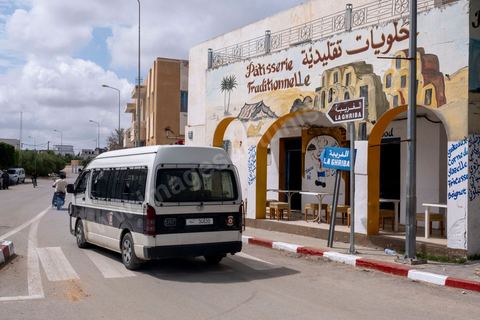 10 mai 2023 : dans les rues de Erriadh / Hara Sghira au lendemain de l'attaque terroriste à la synagogue de la Ghriba par un terroriste isolé, un garde national maritime suspendu pour ses tendances intégristes, qui a fait 2 morts parmis les pélérins et 3 parmis les forces de l'ordre. 