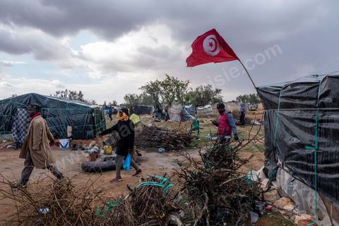 21 February 2024: this sub-Saharan migrant camp on the outskirts of the town of Jebeniana, north of Sfax, is home to almost 300 men, women and children. Driven from their homes a year ago by statements made by the President of the Republic of Tunisia, Kais Saied, thousands of migrants are being dumped on the streets and in the countryside by the local authorities, with the constant risk of being arrested and sent back to the Libyan or Algerian borders. These makeshift camps on wasteland or in fields have been abandoned by international NGOs.