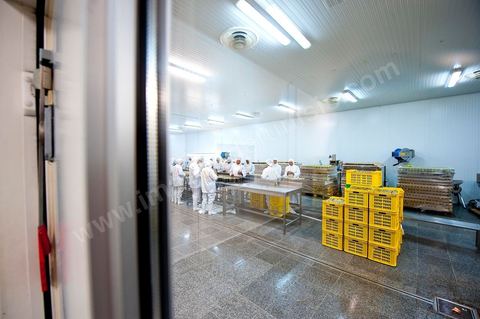 Unité de conditionnement stérile des Moulins Mahjoub à Tébourba près de Tunis. Agriculture et produits Biologiques.