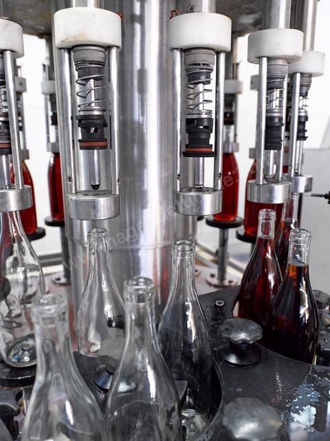 Depuis sa création en 1932, la Cave de Bir Drassen est un haut lieu du vin tunisien. Les Vignerons de Carthage UCCV