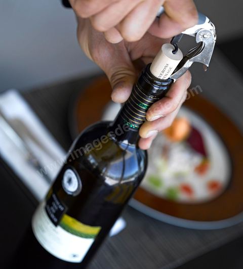 Découhonnage du Muscat de Kelibia au restaurant du villa Didon