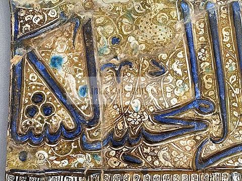 GRANDS CARREAUX EN CARACTéRE 'THULUTH'.Perse, attribus  Kachan, 13  sicle.Cramique en lustre mtallique. 