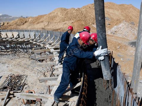 Ouvrier du BTP sur Chantier de construction de l'usine TIPAP à Sfax