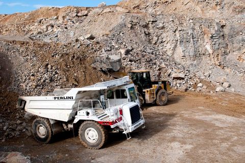 Carrière d'extraction et production de gravier et sable pour le BTP de la société SOMATP du groupe Bouzguenda Frères près de Grombalia
