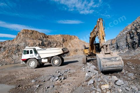 Carrière d'extraction et production de gravier et sable pour le BTP de la société SOMATP du groupe Bouzguenda Frères près de Grombalia