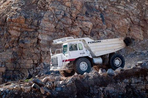 Carrière d'extraction et production de gravier et sable pour le BTP de la société SOMATP du groupe Bouzguenda Frères près de Grombalia