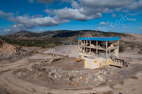 Carrière d'extraction et production de gravier et sable pour le BTP de la société SOMATP du groupe Bouzguenda Frères près de Grombalia