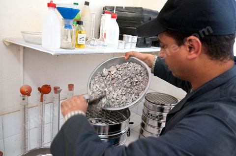 Carrière d'extraction et production de gravier et sable pour le BTP de la société SOMATP du groupe Bouzguenda Frères près de Grombalia