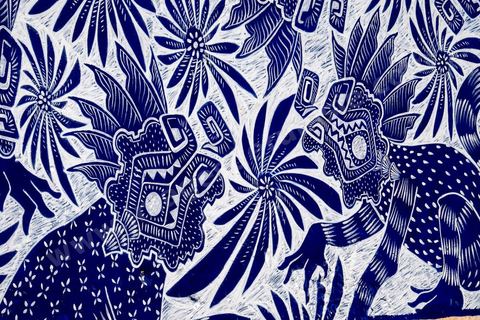 Oeuvre de l'artiste mexicain CURIOT pour le Projet DjerbaHood : après la Tour Paris 13, la team Itinerrance dépose ses valises dans un village traditionnel de l’île de Djerba, Erriadh. Depuis le début du mois de juillet, le village d’Erriadh se métamorphose petit à petit pour devenir un véritable musée à ciel ouvert. Une sélection d’artistes des quatre coins du monde ont été invités à s’exprimer dans ce décor unique à l’architecture authentique : murs blancs, portes bleues turquoises, dômes, veilles constructions et divers lieux abandonnés, autant de possibilités qui donneront naissance à des créations uniques aux couleurs locales.
