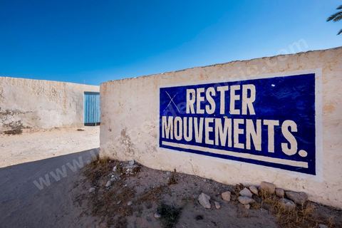 Oeuvres de l'artiste français SEAN HART pour le Projet DjerbaHood : après la Tour Paris 13, la team Itinerrance dépose ses valises dans un village traditionnel de l’île de Djerba, Erriadh. Depuis le début du mois de juillet, le village d’Erriadh se métamorphose petit à petit pour devenir un véritable musée à ciel ouvert. Une sélection d’artistes des quatre coins du monde ont été invités à s’exprimer dans ce décor unique à l’architecture authentique : murs blancs, portes bleues turquoises, dômes, veilles constructions et divers lieux abandonnés, autant de possibilités qui donneront naissance à des créations uniques aux couleurs locales.