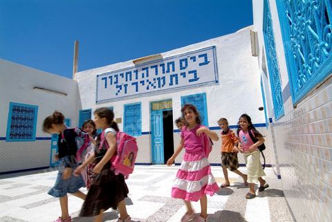 Ecole d'enseignement religieux juifs pour les filles à Hara Kebira le quartier juif dans la banlieue de Houmt Souk sur l'île de Djerba. Les jeunes juifs sur l'île de Djerba suivent à la fois un enseignement religieux (juif) et les cours de l'école publique tunisienne (musulman)