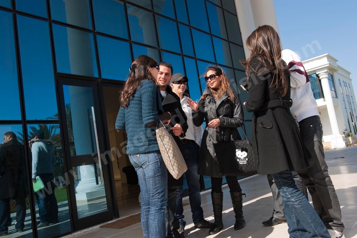 Etudiants à l'Université Privée Tunis Carthage (UTC) à la Soukra - banlieue nord de Tunis