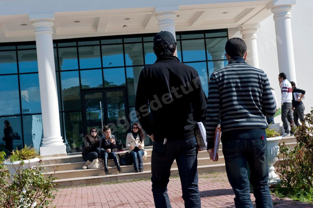 Etudiants à l'Université Privée Tunis Carthage (UTC) à la Soukra - banlieue nord de Tunis