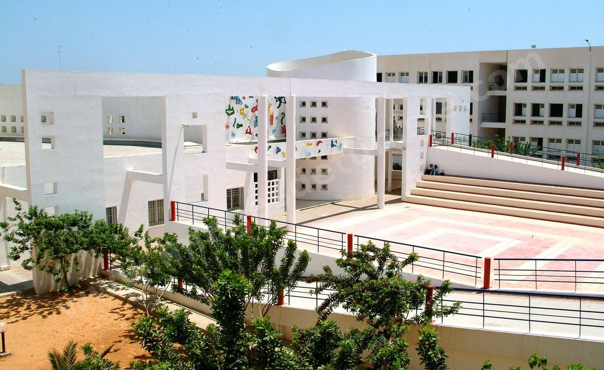 Université de l'ISET de Sfax _ Institut des Sciences économiques et techniques