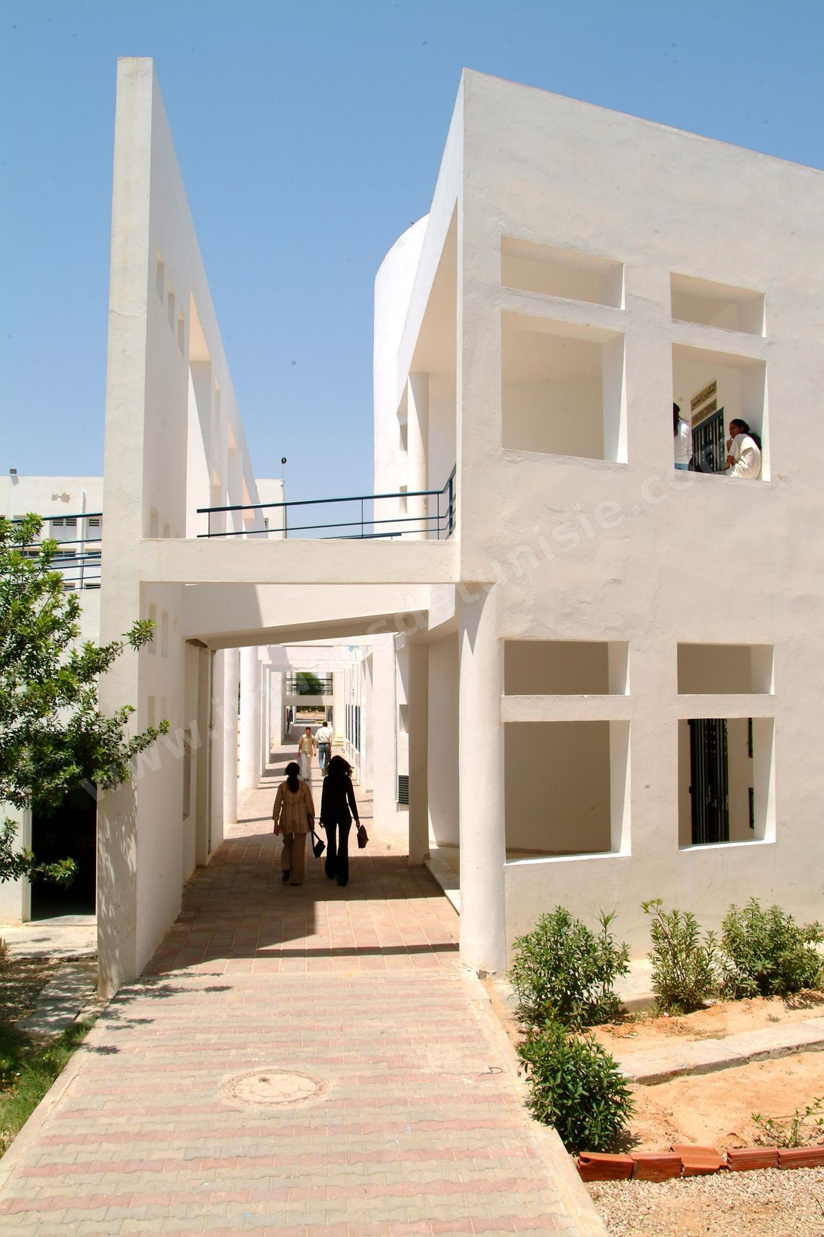 Université de l'ISET de Sfax _ Institut des Sciences économiques et techniques