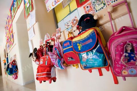 Cartables d'élèves à l'école maternelle de l'International School of Carthage ISC - Ecole International de Carthage - Ecole privée couvrant les enseignements de la maternelle au lycée