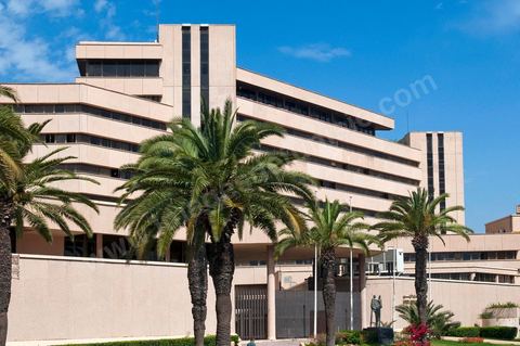 Façade côté avenue Mohamed V de la Banque centrale de Tunisie à Tunis