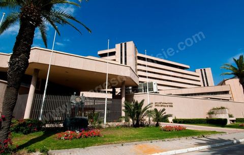 Façade côté avenue Mohamed V de la Banque centrale de Tunisie à Tunis