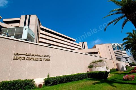 Façade côté avenue Mohamed V de la Banque centrale de Tunisie à Tunis