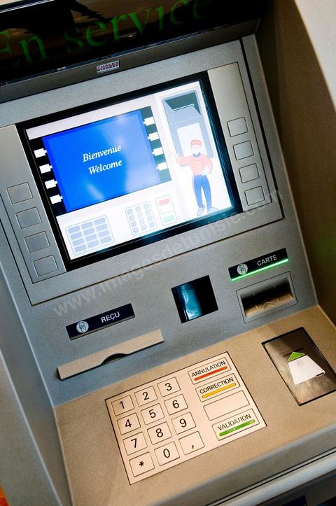 Distributeur Automatique de Billets - DAB - Agence bancaire de la BIAT - Banque Internationale Arabe de Tunisie - Avenue Mohamed V à Tunis