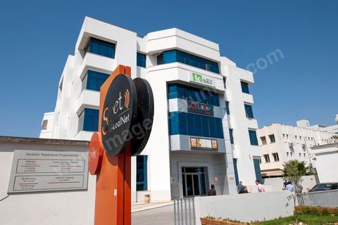 Façade de l'entreprise de téléopérateurs Pro2C à Tunis Charguia II. Call center