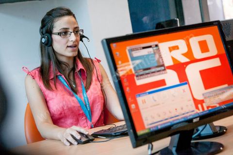 Salle avec téléopérateurs de la société Pro2C à Tunis Charguia II. Call center