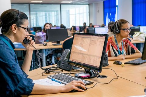 Salle avec téléopérateurs de la société Pro2C à Tunis Charguia II. Call center