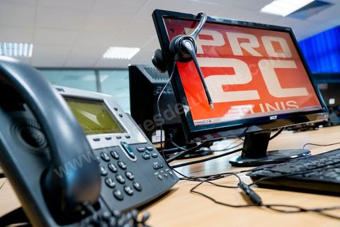 Salle avec téléopérateurs de la société Pro2C à Tunis Charguia II. Call center