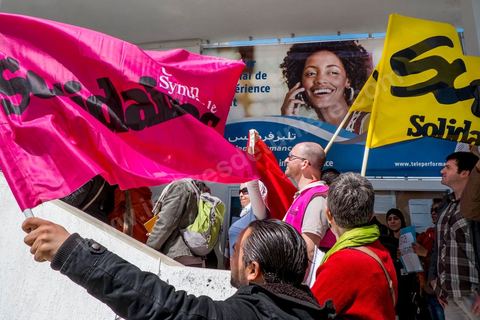 26 mars, gréve au siège de Téléporformances avec le soutien du syndicat français sud solidaires présents à Tunis pour le Forum Socila Mondial