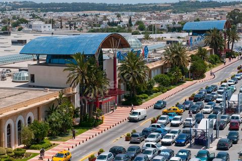 Centre commercial Carrefour à La Marsa