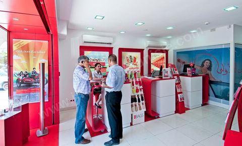 Intérieur de l'agence commerciale de Tunisiana , premier opérateur privé de téléphonie mobile en Tunisie